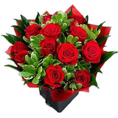 12 classic Red Roses