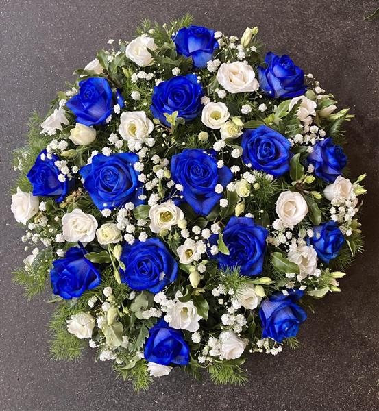 Blue and white roses deals